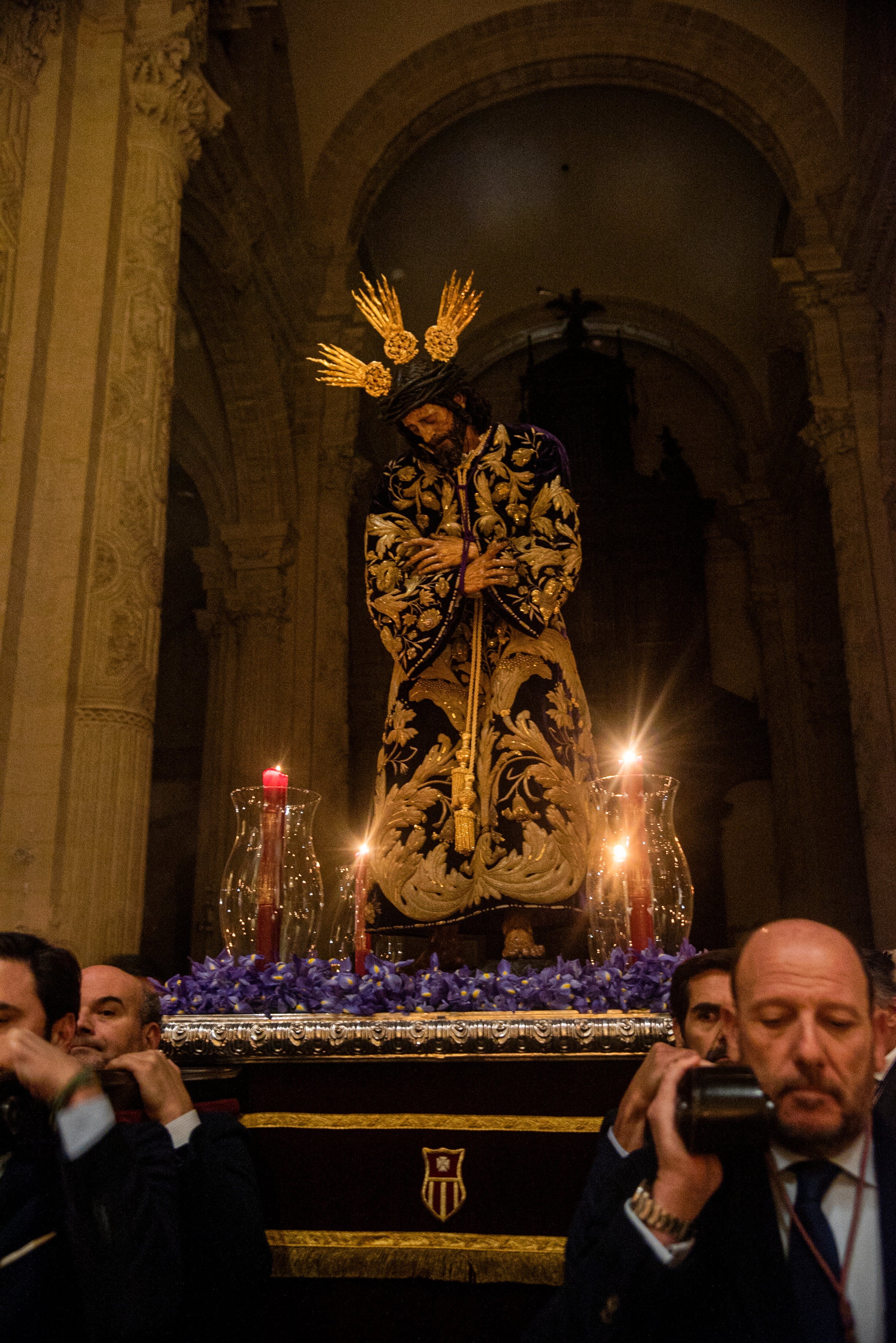 El traslado del Señor de Pasión, en imágenes