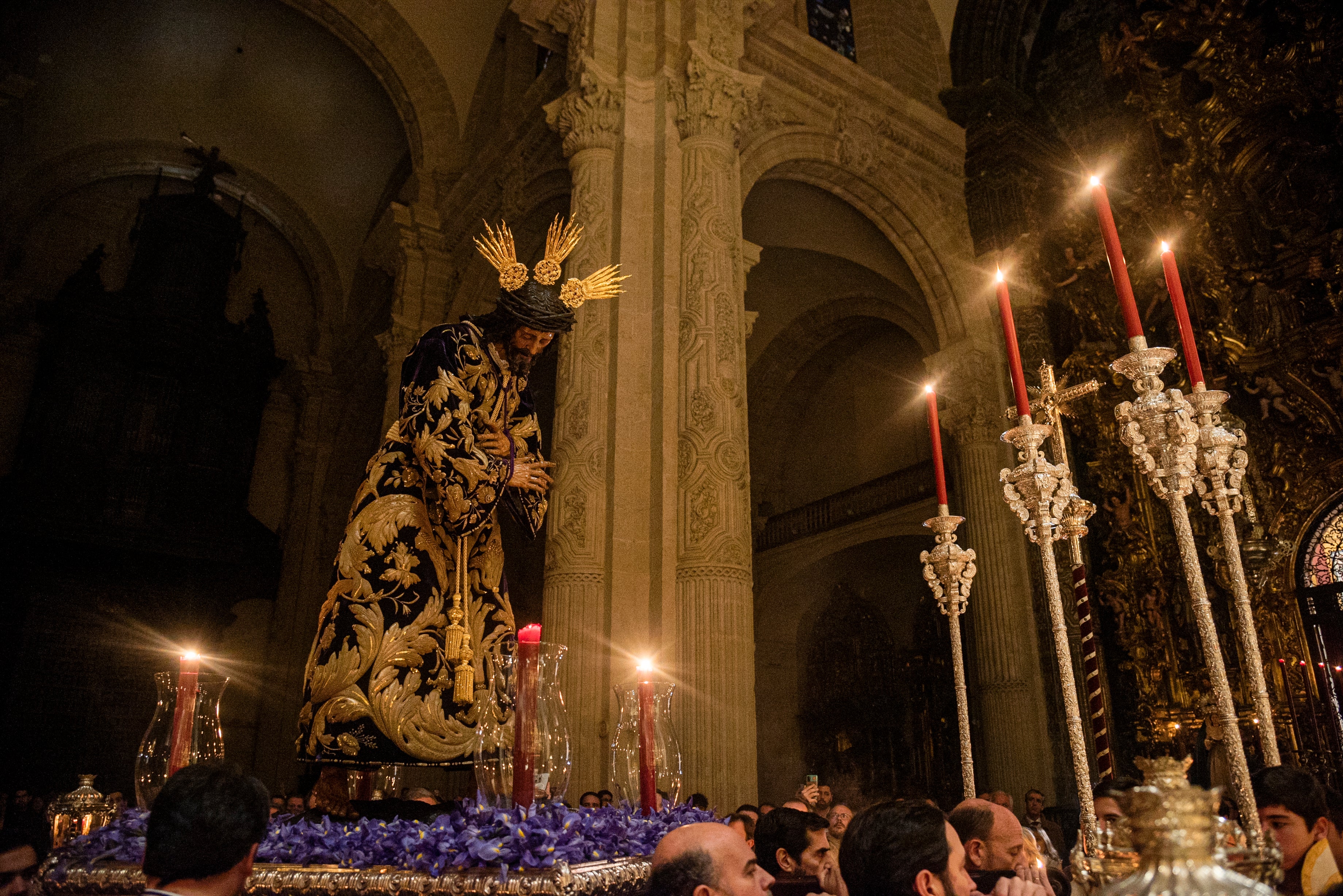 El traslado del Señor de Pasión, en imágenes