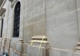 Investigan grafitis ya retirados en la fachada del Ayuntamiento de Sevilla y en otros puntos del centro