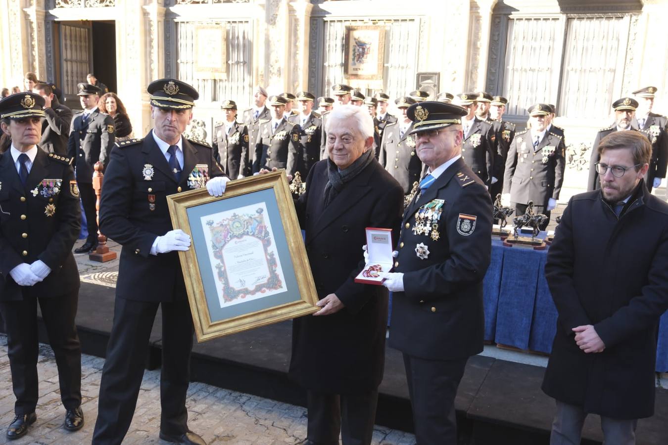 La plaza de San Francisco ha sido el escenario del aniversario de la Policía Nacional en Sevilla