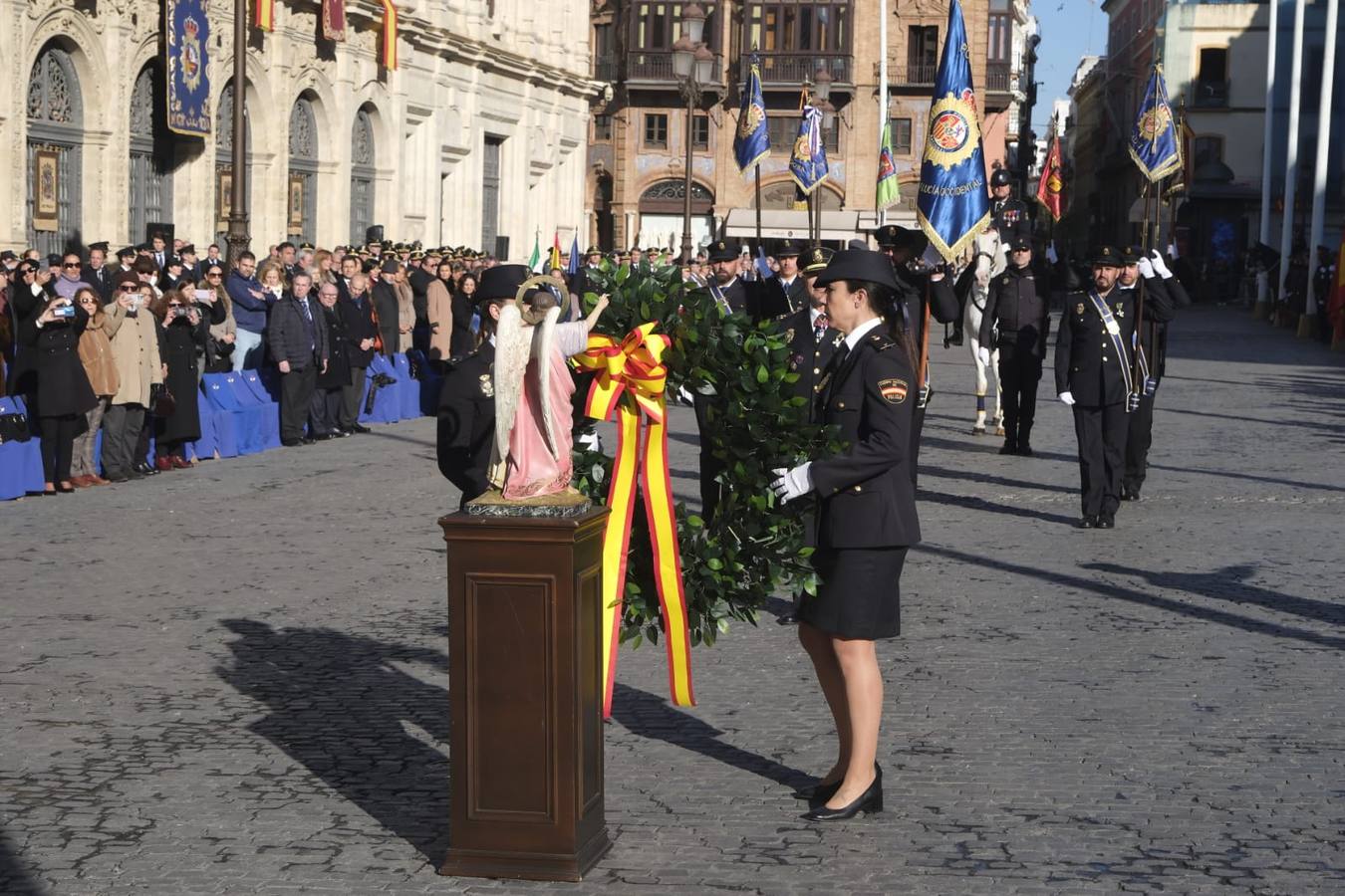 La plaza de San Francisco ha sido el escenario del aniversario de la Policía Nacional en Sevilla