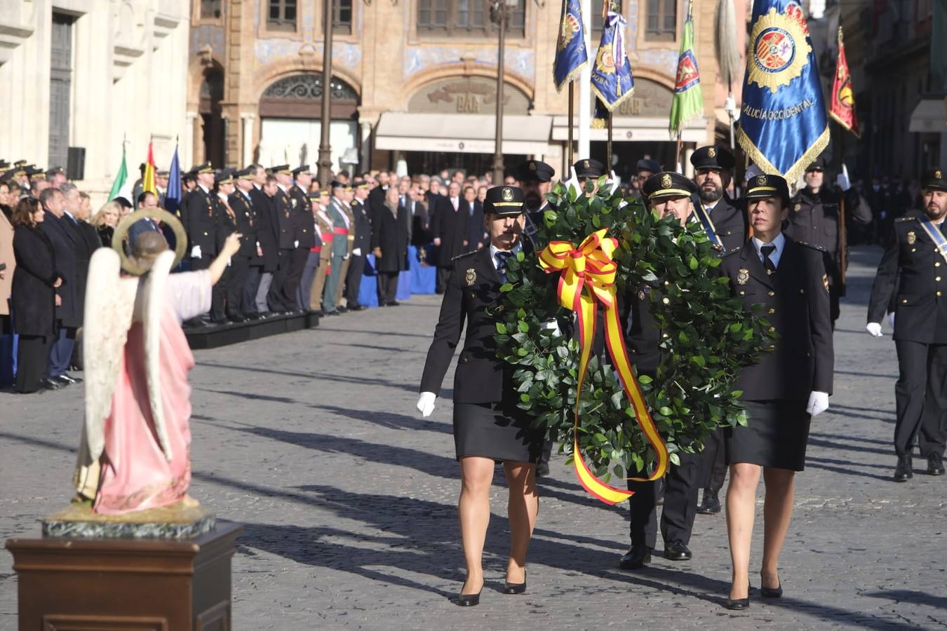 La plaza de San Francisco ha sido el escenario del aniversario de la Policía Nacional en Sevilla