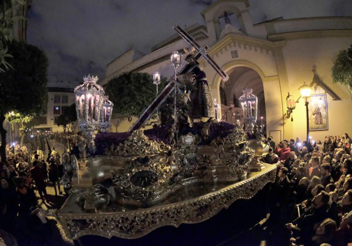 Nuestro Padre Jesús Nazareno saliendo de su templo