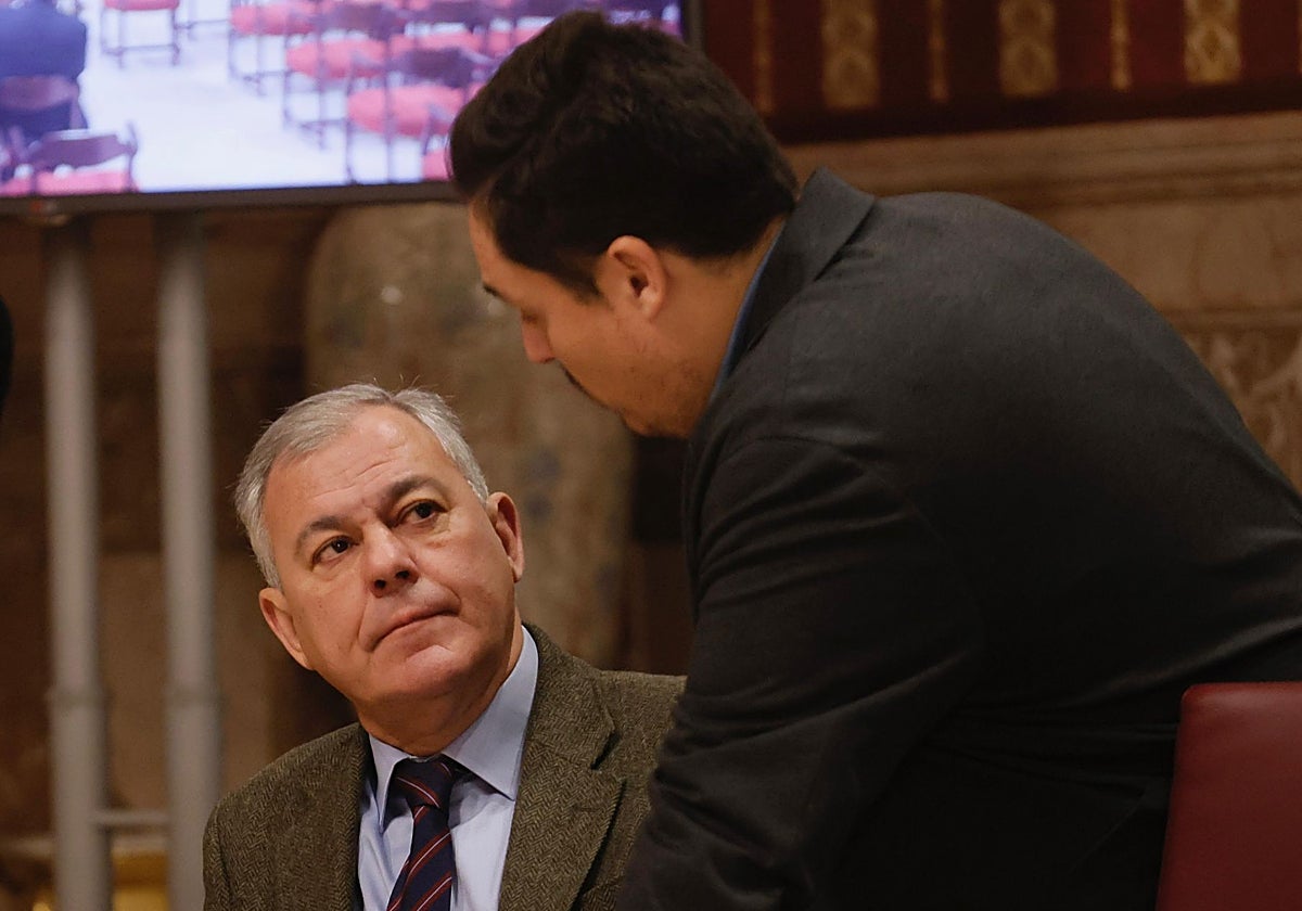 El alcalde de Sevilla, José Luis Sanz, en el Pleno del Ayuntamiento