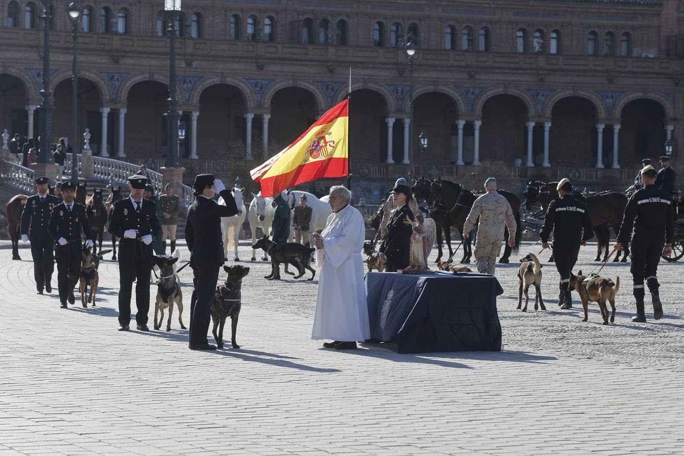 Los animales han sido los grandes protagonistas de este acto homenaje de la Policía Nacional