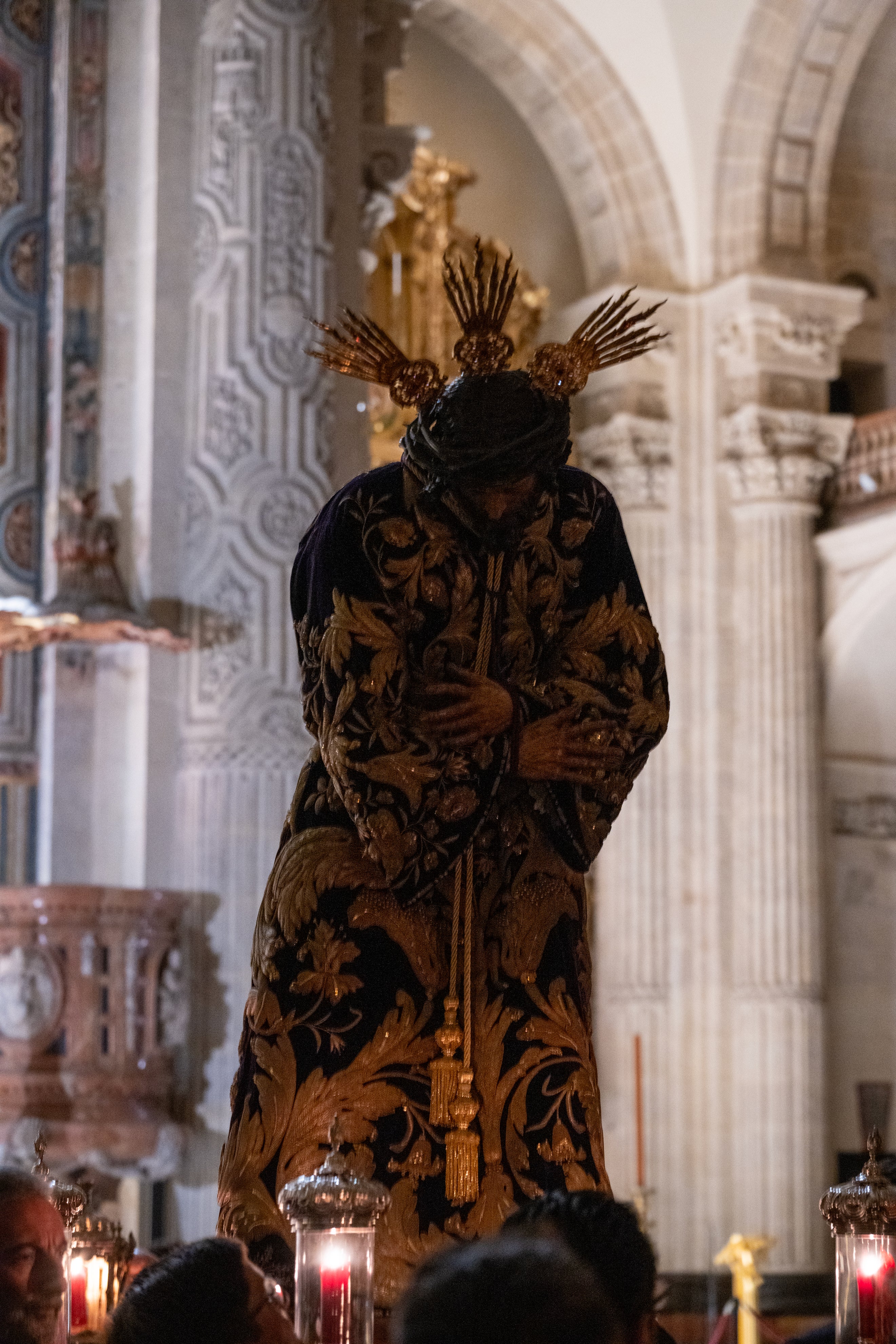 Pasión cierra los cultos del Señor con el traslado a la capilla sacramental