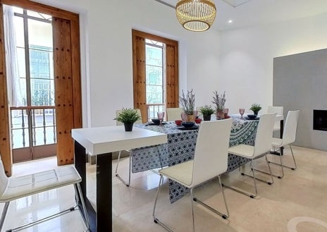 Imagen secundaria 1 - Así es una de las casas en venta más caras en pleno centro de Sevilla: tiene piscina, gimnasio, ascensor y vale 3 millones de euros