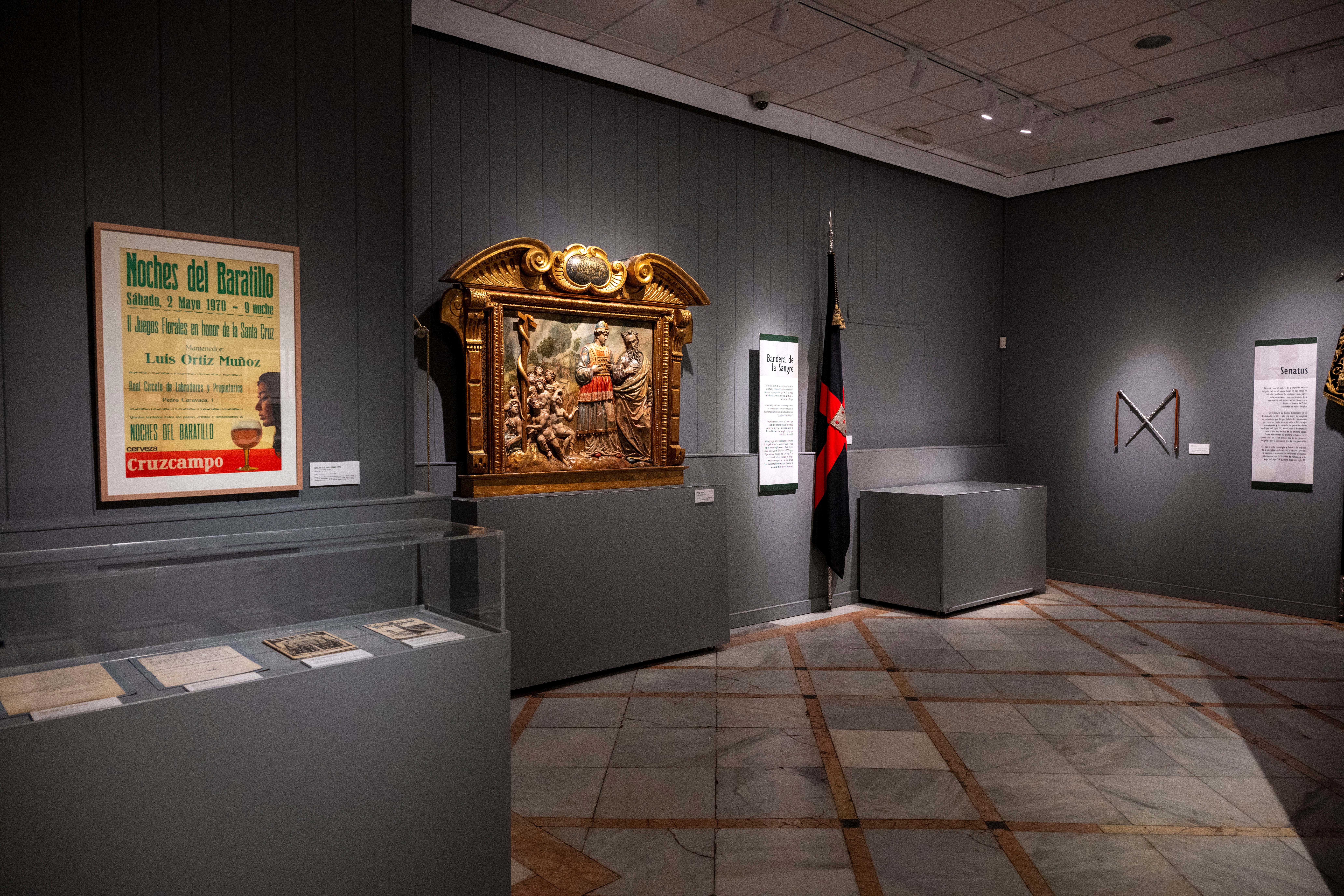 La exposición de la Vera Cruz en el Círculo Mercantil, en imágenes