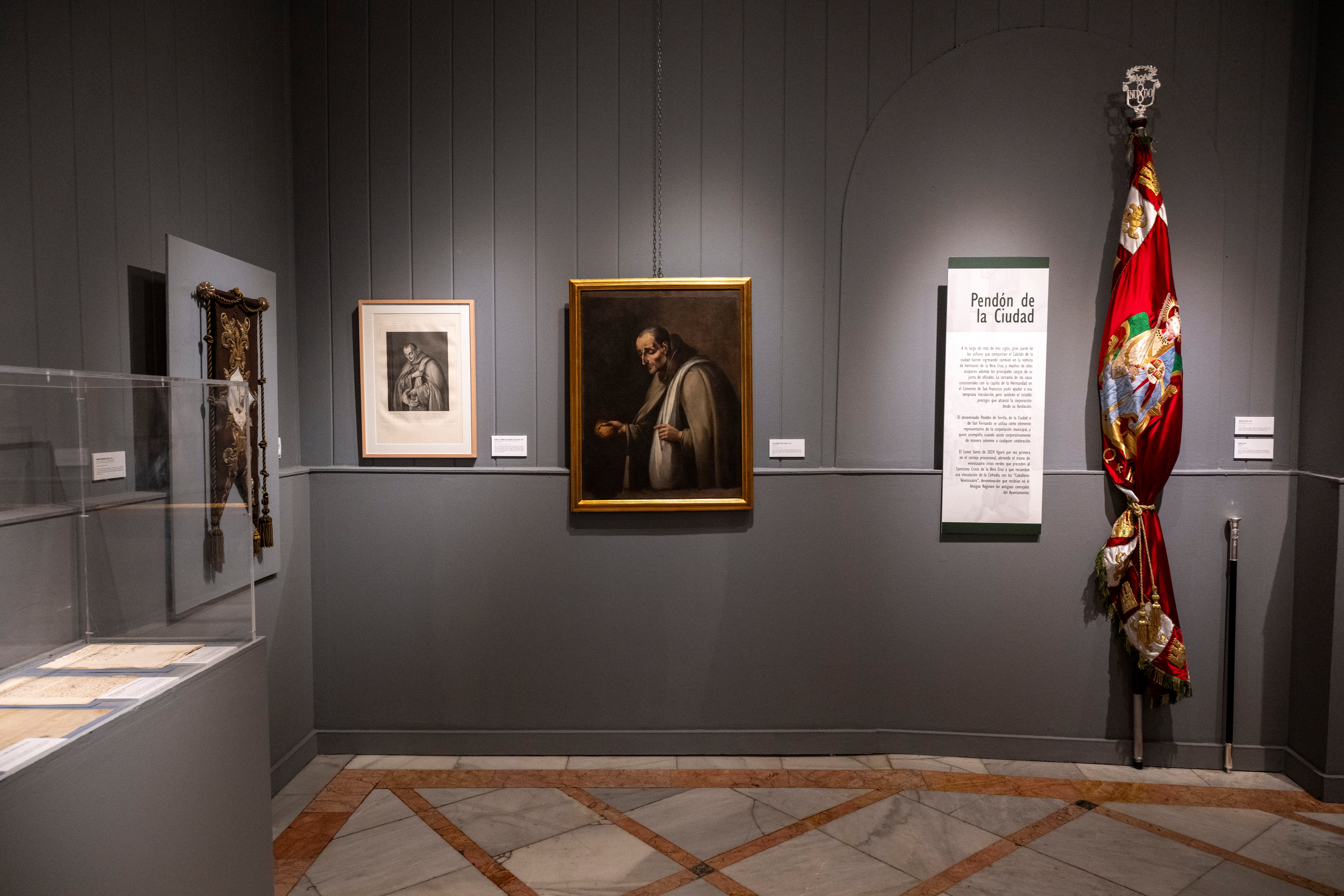 La exposición de la Vera Cruz en el Círculo Mercantil, en imágenes