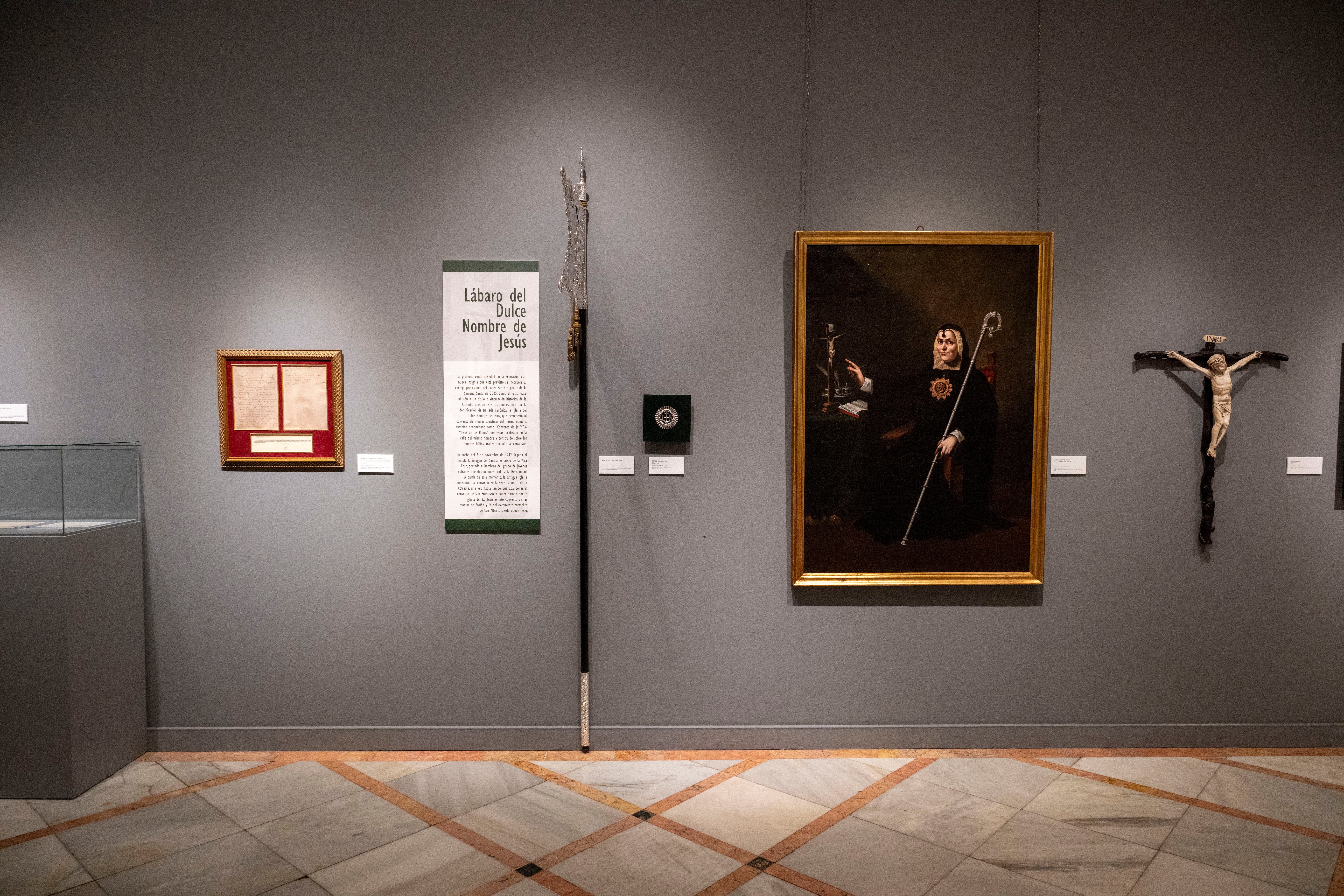 La exposición de la Vera Cruz en el Círculo Mercantil, en imágenes