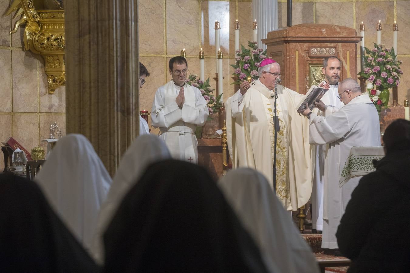 Comienzo del año jubilar de las Hermanas de la Cruz con una misma presidida por el arzobispo de Sevilla