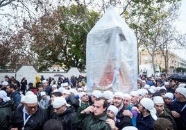 La Virgen de Setefilla vuelve a su santuario acompañada por los loreños y la lluvia