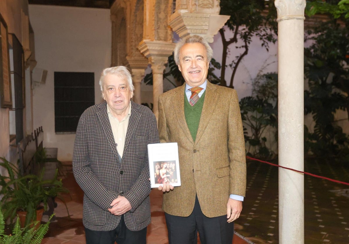 Enrique Valdivieso y Pablo Gutiérrez-Alviz, durante la presentación del libro sobre Pedro de Campaña