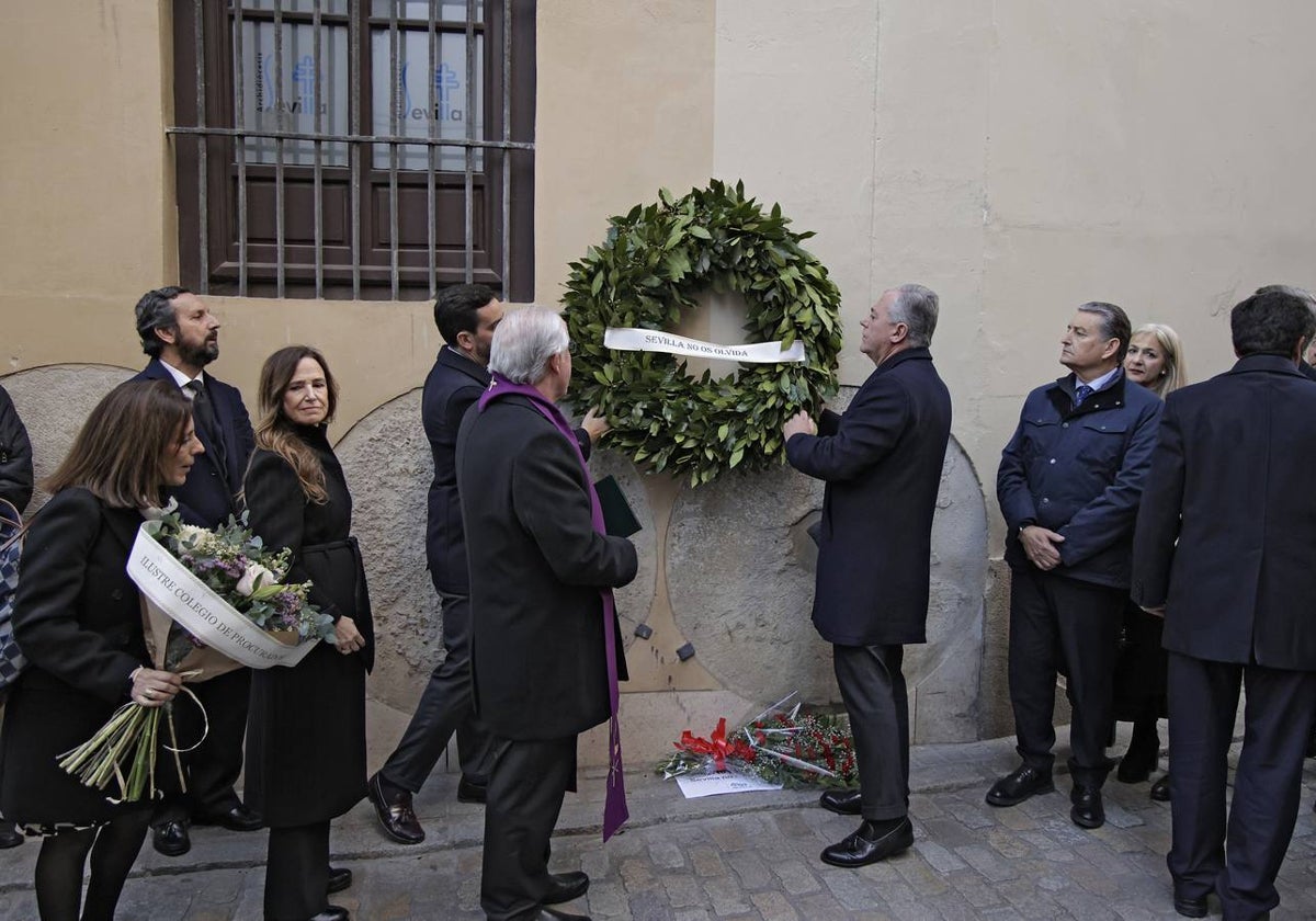 La familia Jiménez-Becerril ha estado acompañada en todo momento por representantes del Ayuntamiento de Sevilla