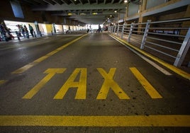 El turno rotatorio ofrece 900 taxistas diarios en fines de semana y festivos en el aeropuerto de Sevilla