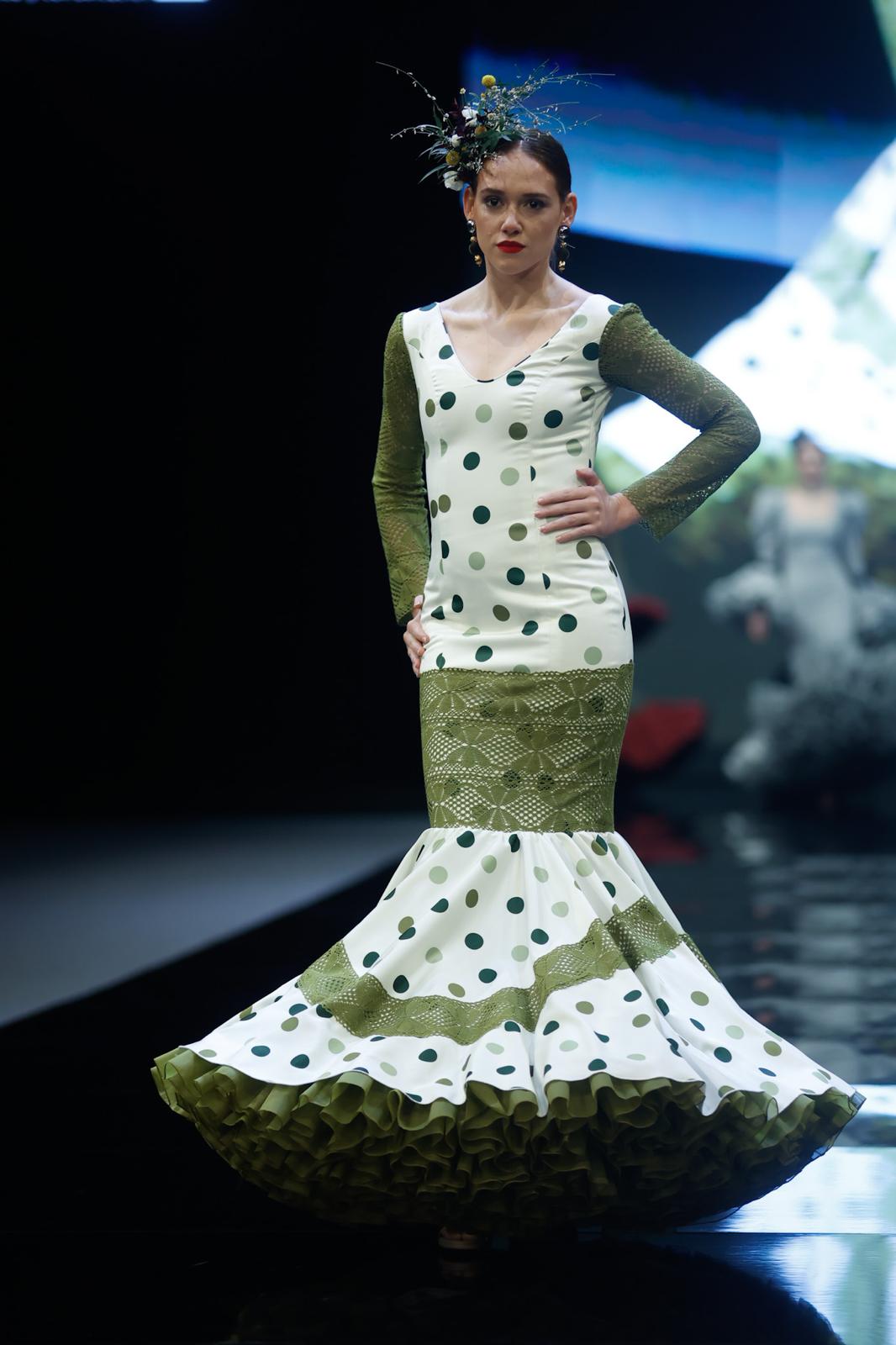 Detalle del desfile del Certamen de jóvenes diseñadores en SIMOF 2025