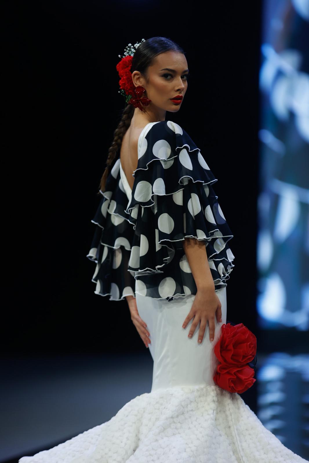 Detalle del desfile del Certamen de jóvenes diseñadores en SIMOF 2025