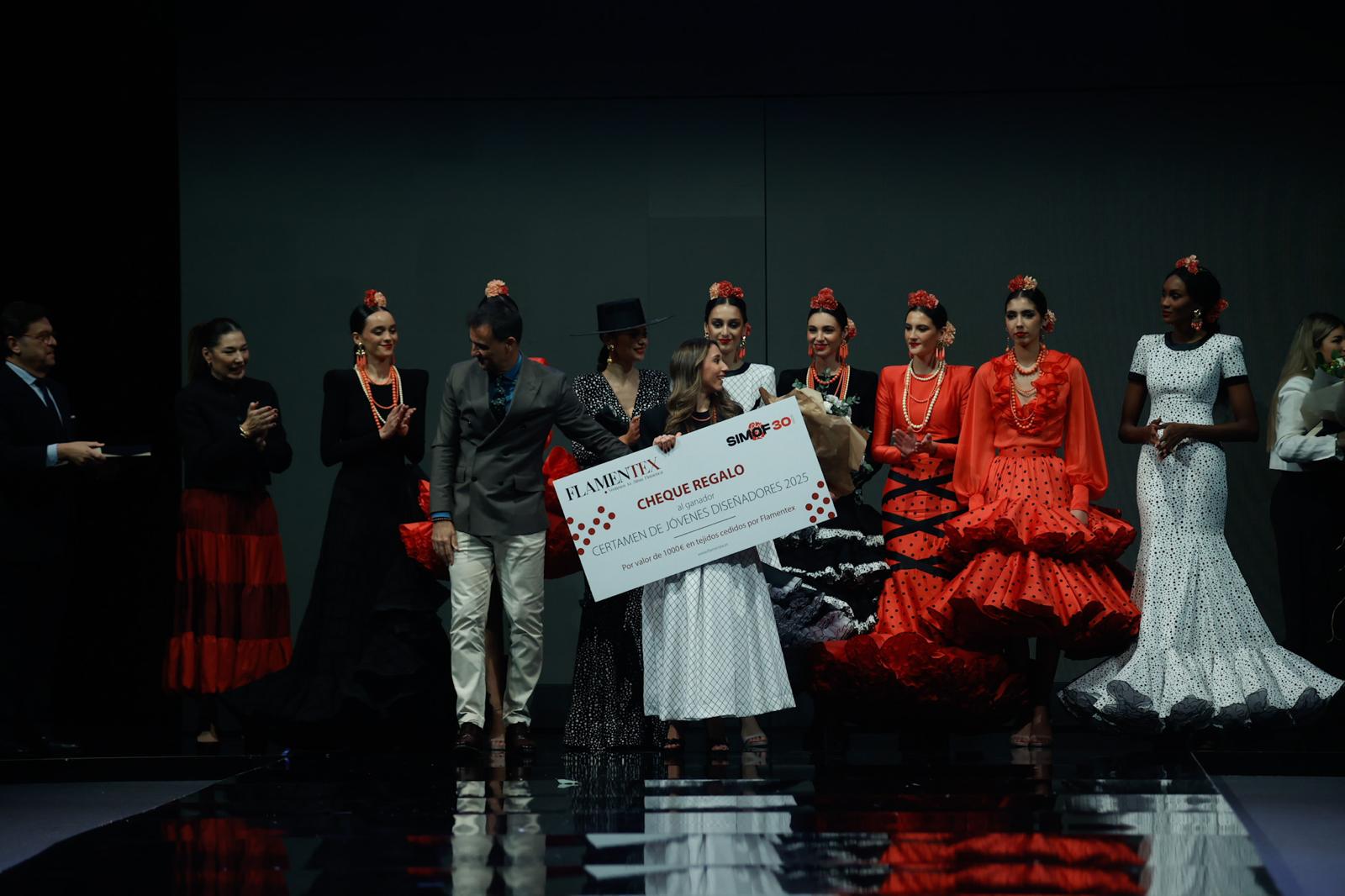 Detalle del desfile del Certamen de jóvenes diseñadores en SIMOF 2025