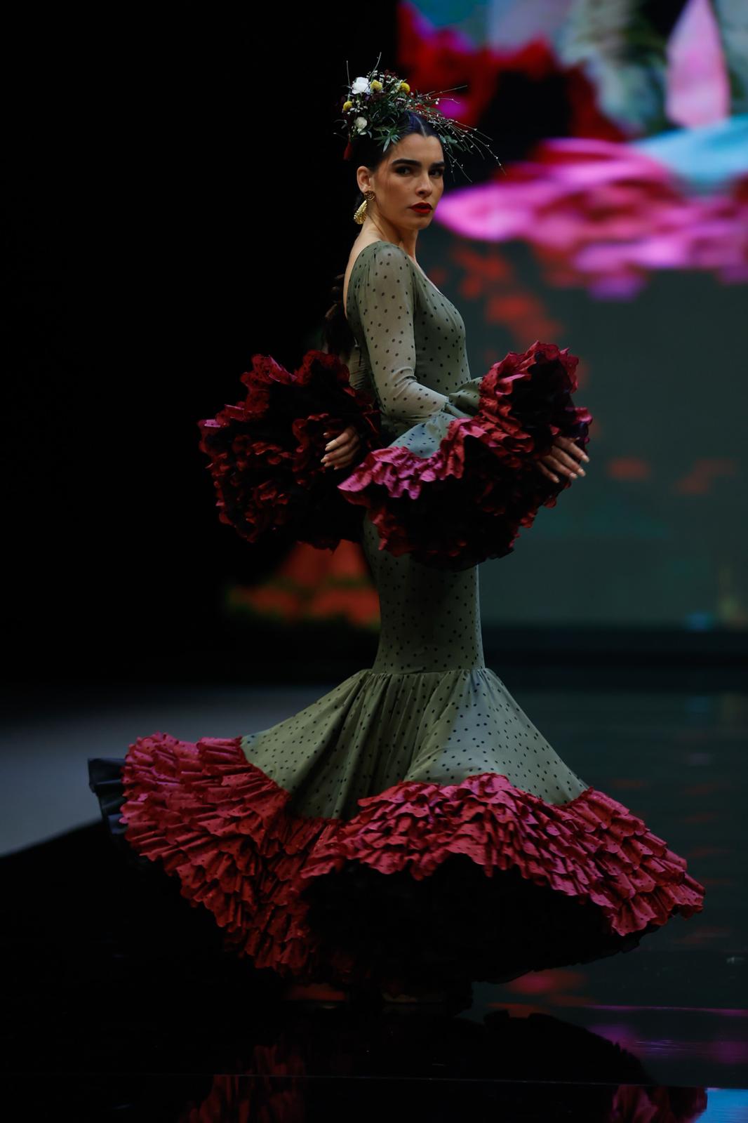 Detalle del desfile del Certamen de jóvenes diseñadores en SIMOF 2025