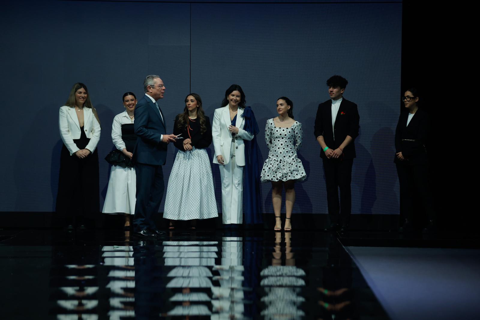 Detalle del desfile del Certamen de jóvenes diseñadores en SIMOF 2025
