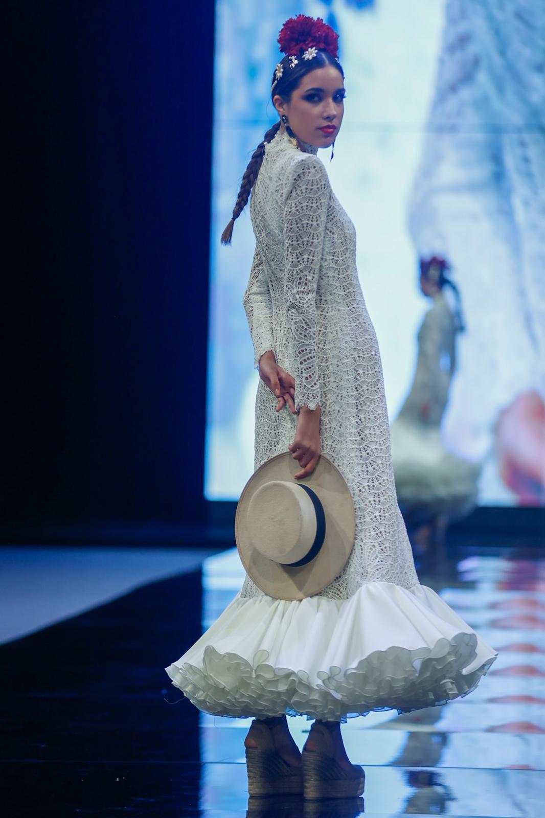 Detalle del desfile del Certamen de jóvenes diseñadores en SIMOF 2025