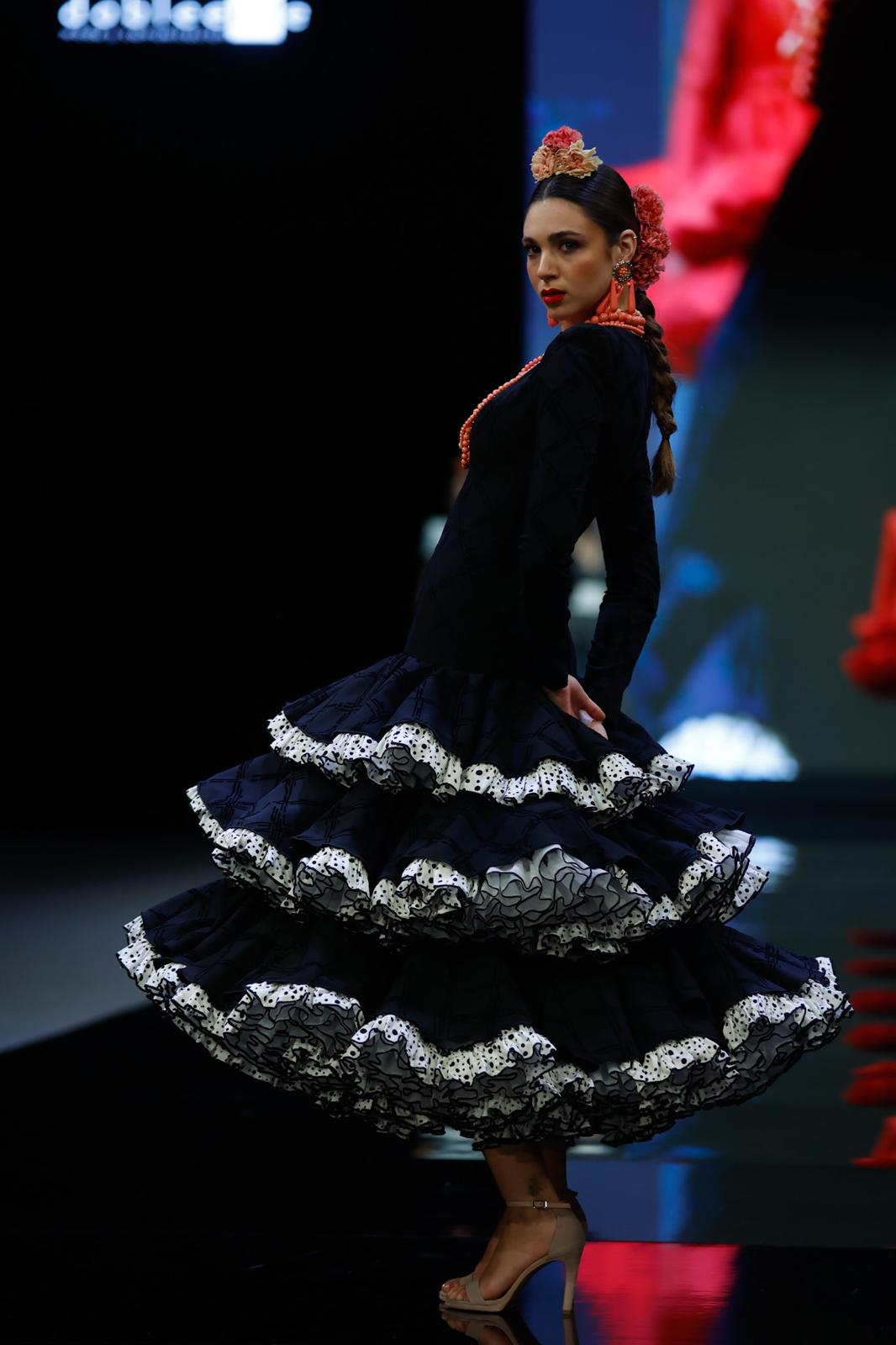 Detalle del desfile del Certamen de jóvenes diseñadores en SIMOF 2025