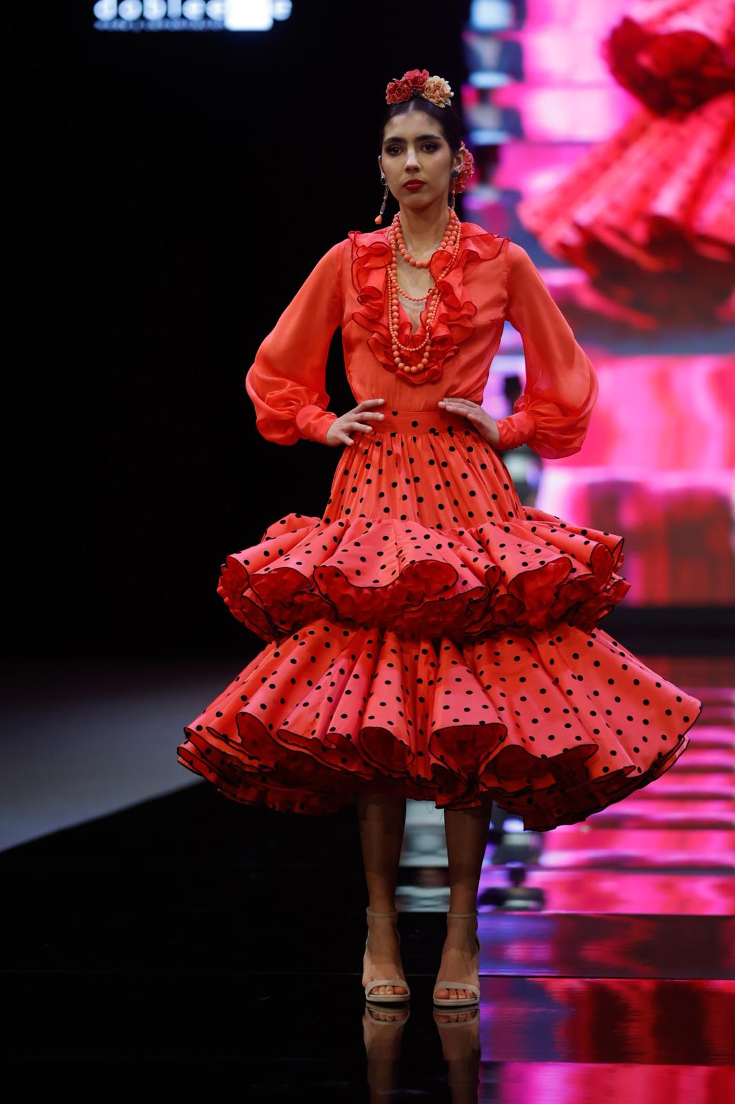 Detalle del desfile del Certamen de jóvenes diseñadores en SIMOF 2025