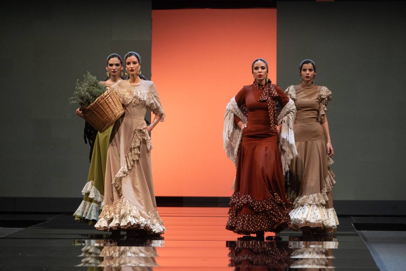 Detalles del desfile del diseñador Alonso Cózar en SIMOF 2025