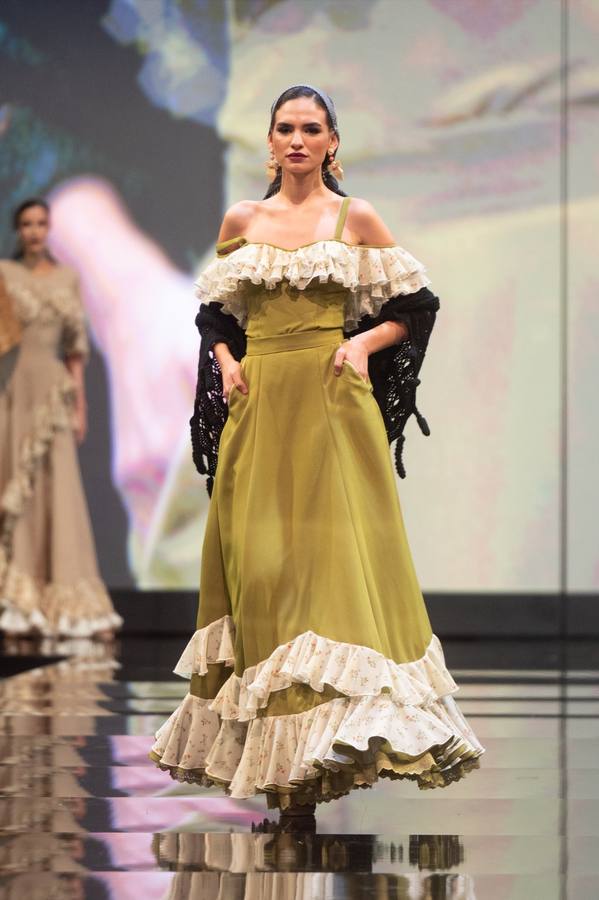 Detalles del desfile del diseñador Alonso Cózar en SIMOF 2025