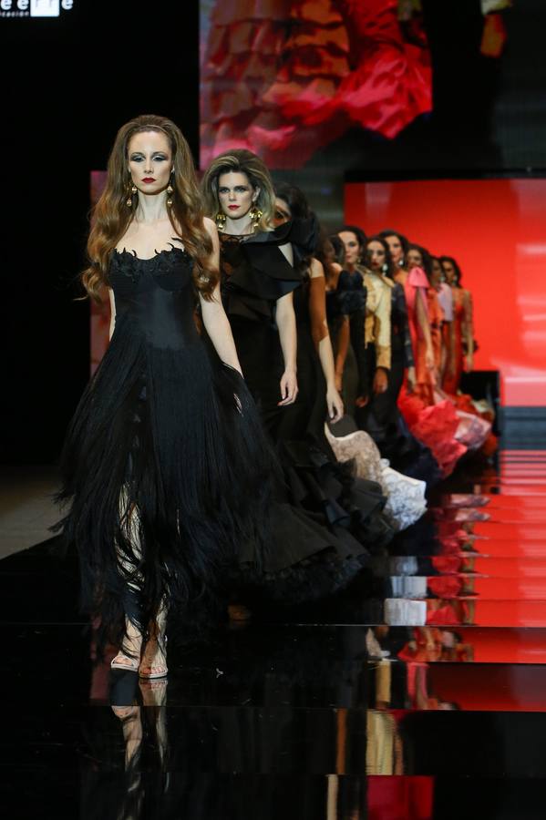 Detalles del desfile del diseñador Antonio Gutiérrez en SIMOF 2025