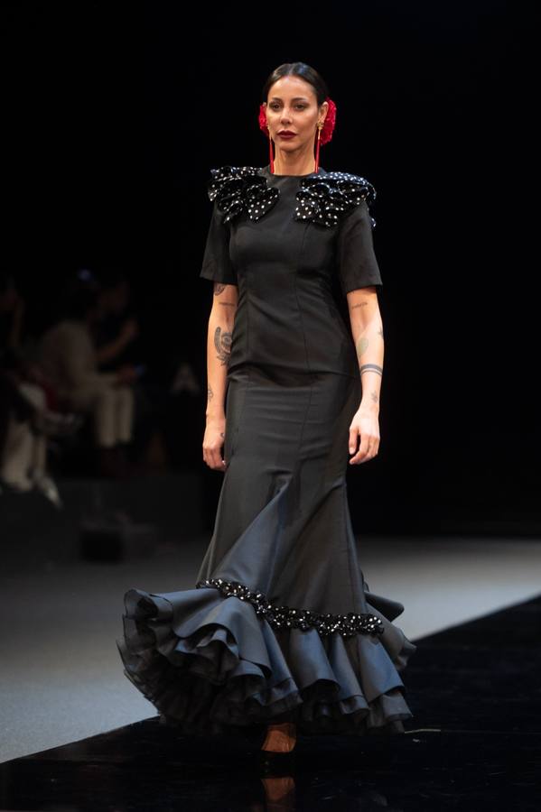 Detalles del desfile del diseñador Guillermo Peralta en SIMOF 2025