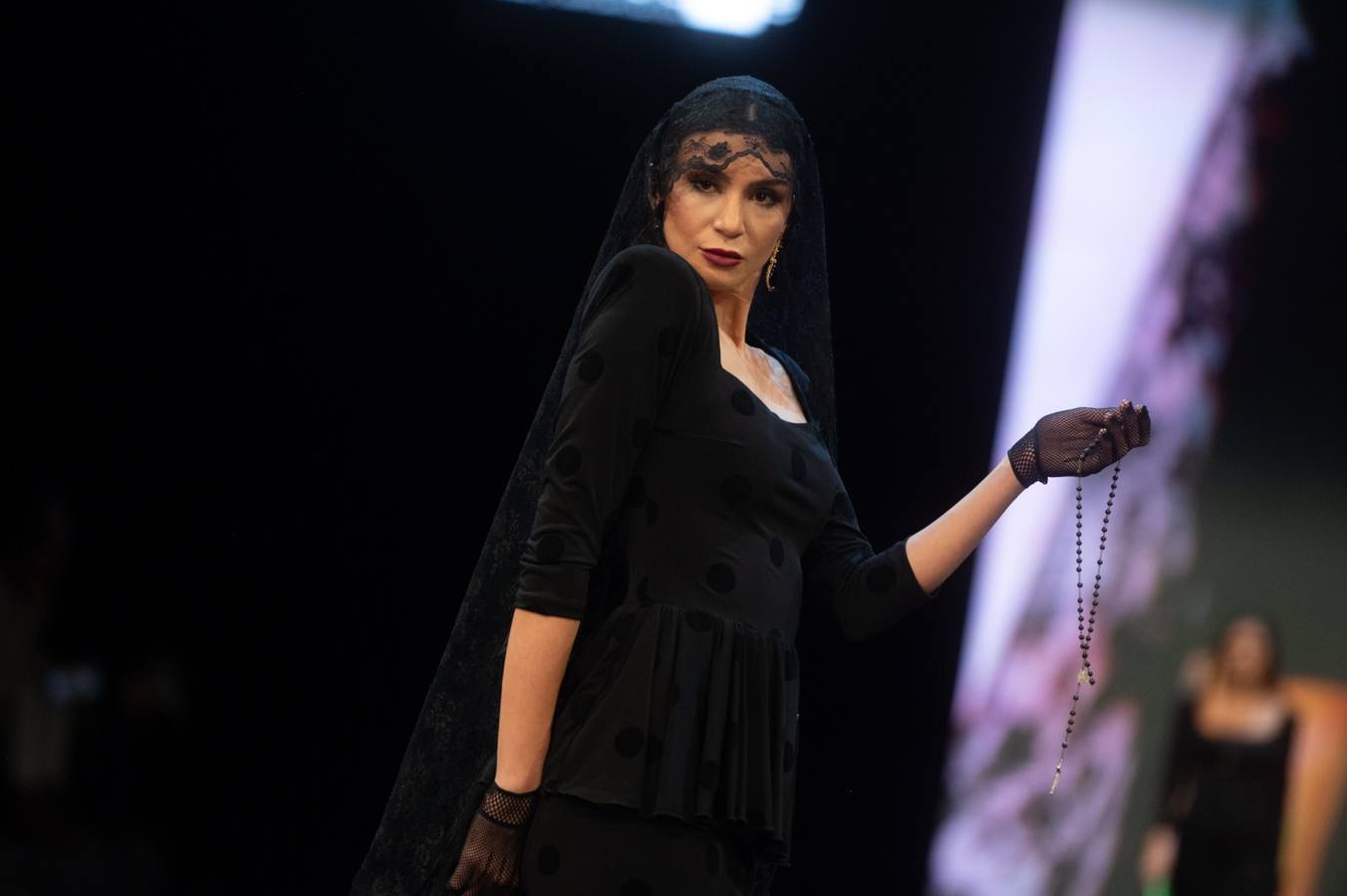 Detalles del desfile del diseñador Guillermo Peralta en SIMOF 2025