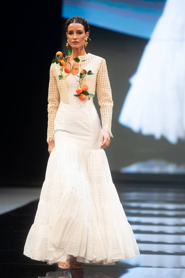 Detalles del desfile del diseñador Luis Fernández en SIMOF 2025