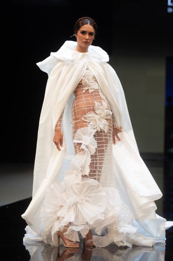 Detalles del desfile del diseñador Luis Fernández en SIMOF 2025