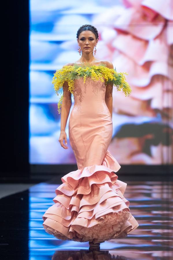 Detalles del desfile del diseñador Luis Fernández en SIMOF 2025