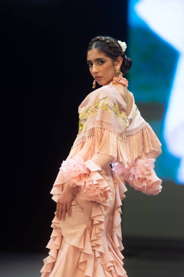 Detalles del desfile del diseñador Luis Fernández en SIMOF 2025