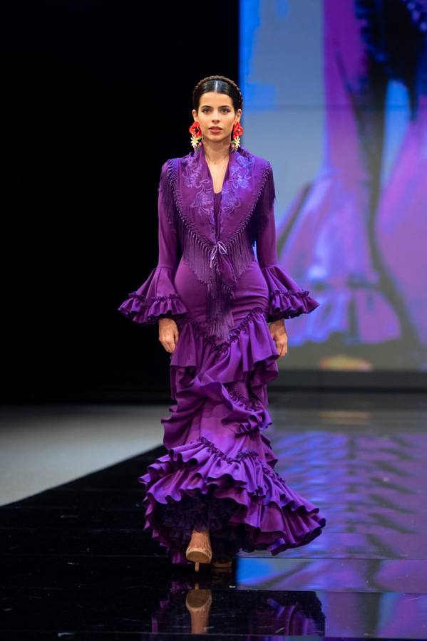 Detalles del desfile del diseñador Luis Fernández en SIMOF 2025