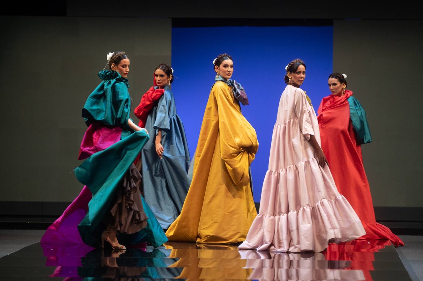 Detalles del desfile del diseñador Luis Fernández en SIMOF 2025