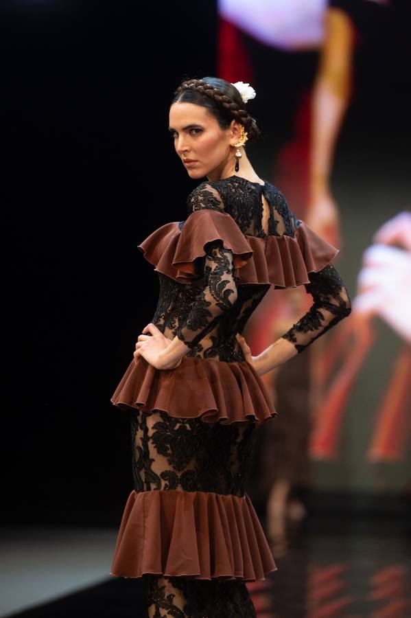 Detalles del desfile del diseñador Luis Fernández en SIMOF 2025