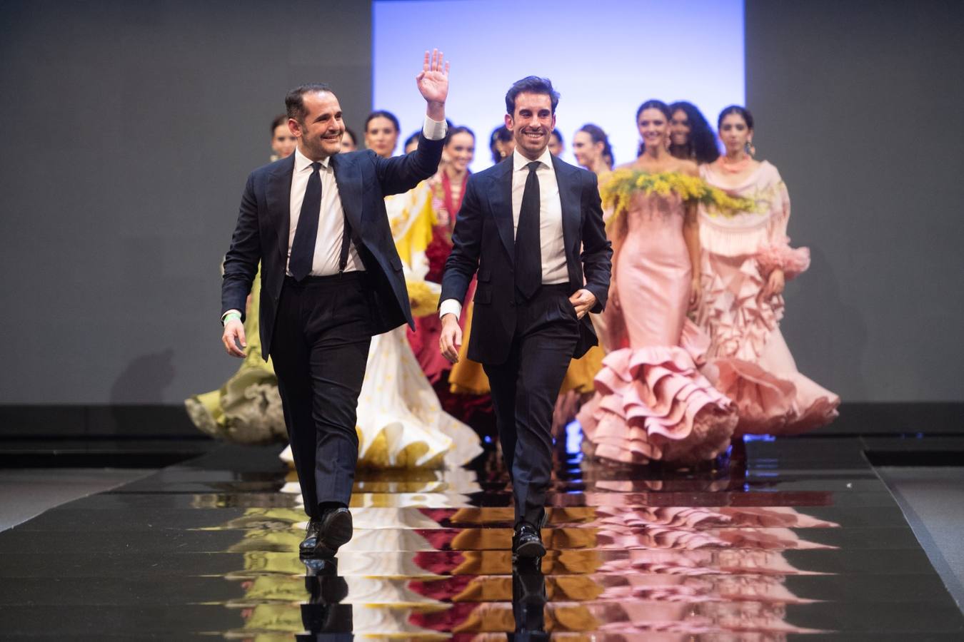 Detalles del desfile del diseñador Luis Fernández en SIMOF 2025