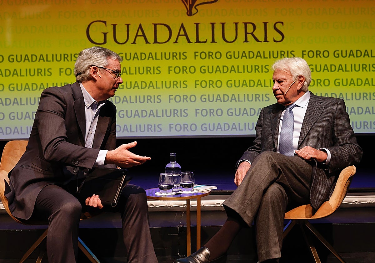 El expresidente Felipe González con Juan Carlos Blanco