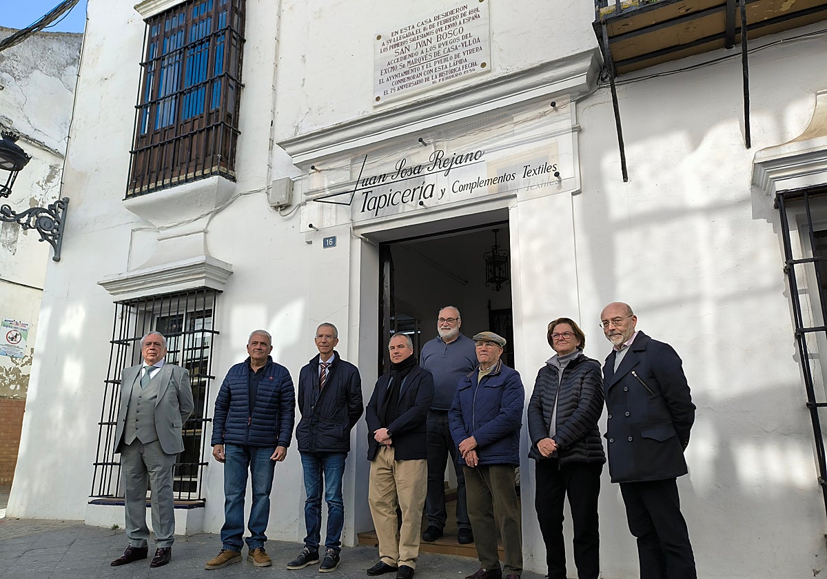 La placa que ha sido restaurada se encuentra en la calle Virgen de Consolación, conocida como la calle Ancha