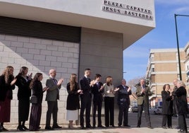 Homenaje del Ayuntamiento al capataz Jesús Basterra con la inauguración de su plaza en Triana