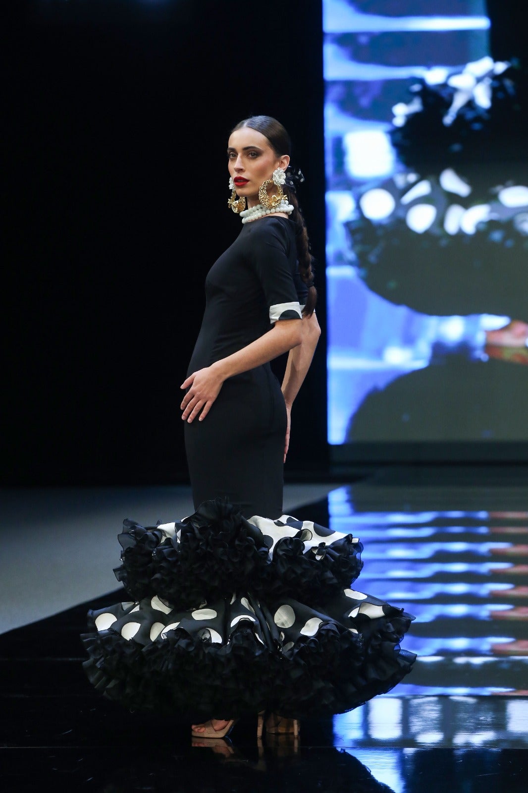 El desfile de Rosa Pedroche en SIMOF 2025, en imágenes