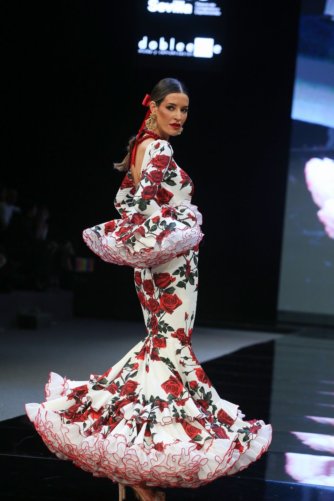 El desfile de Rosa Pedroche en SIMOF 2025, en imágenes