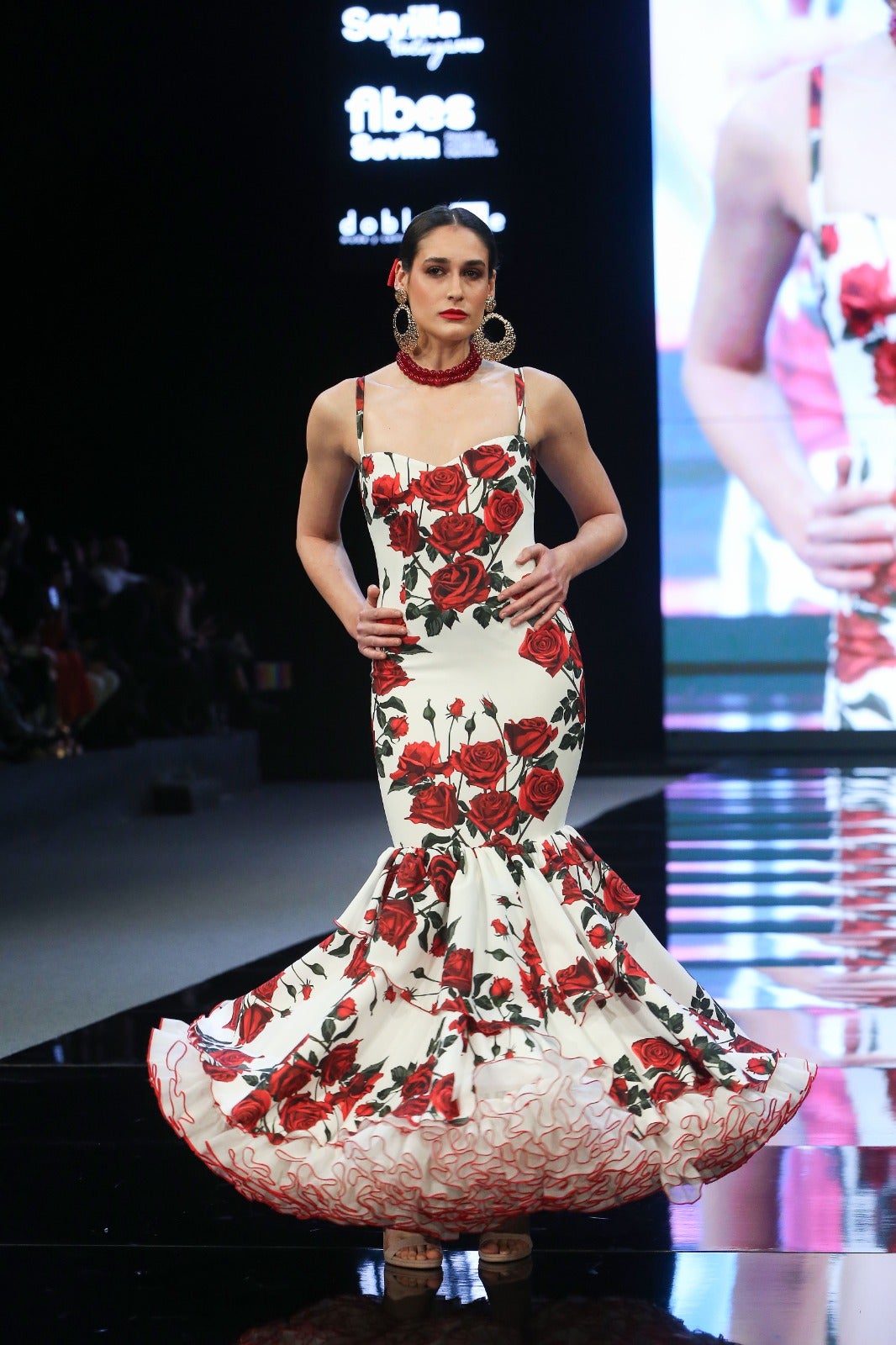 El desfile de Rosa Pedroche en SIMOF 2025, en imágenes