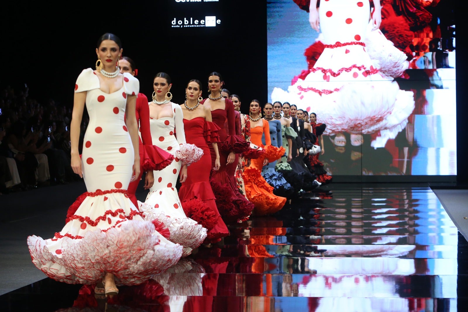 El desfile de Rosa Pedroche en SIMOF 2025, en imágenes