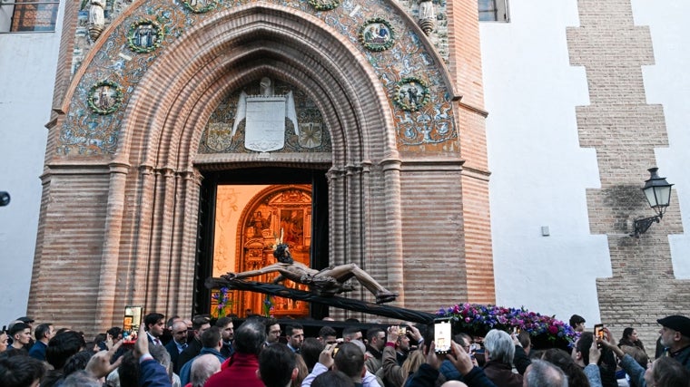 El vía crucis de la Hiniesta en Santa Paula