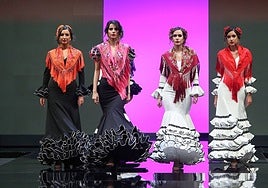 El desfile de Diseño Hermanas Serrano en SIMOF 2025, en imágenes