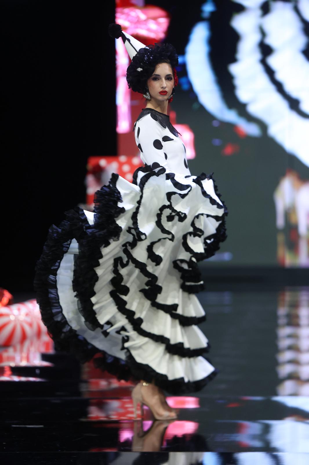 El desfile de Flor de cerezo en SIMOF 2025